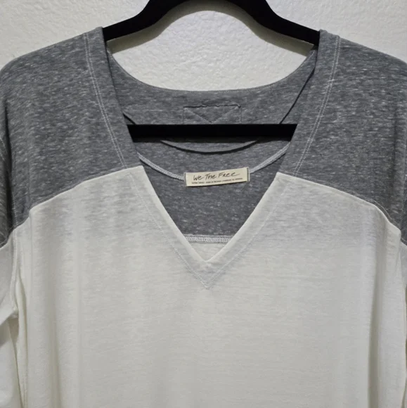 WE THE FREE Oversized Raglan Sleeve Tee V-Neck Gray White Size Extra Small - Picture 2 of 10